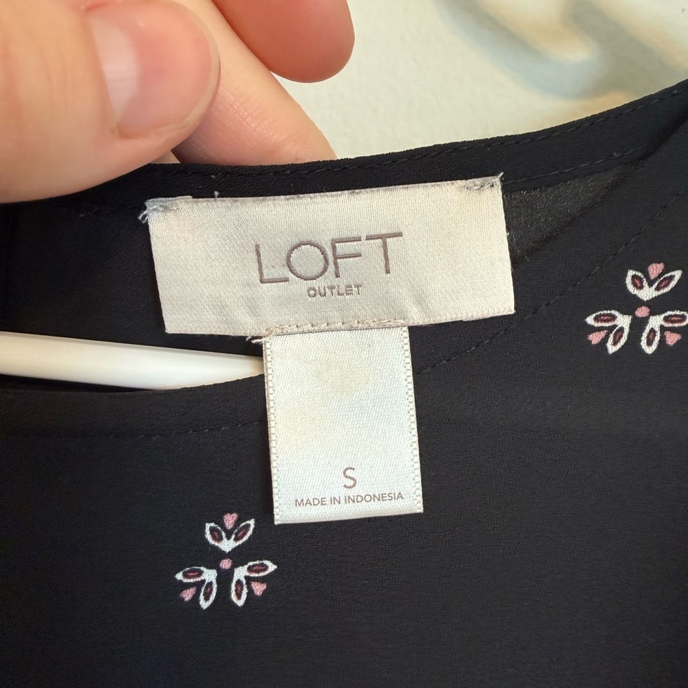 2/$30 LOFT Black Pink Floral Bell Sleeve Blouse Size Small - Picture 6 of 9